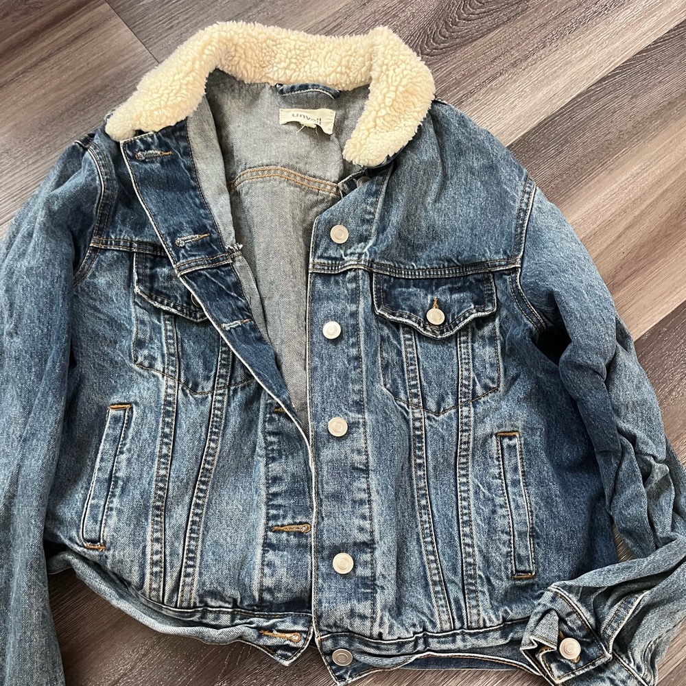 Jean Jacket w Fur Collar